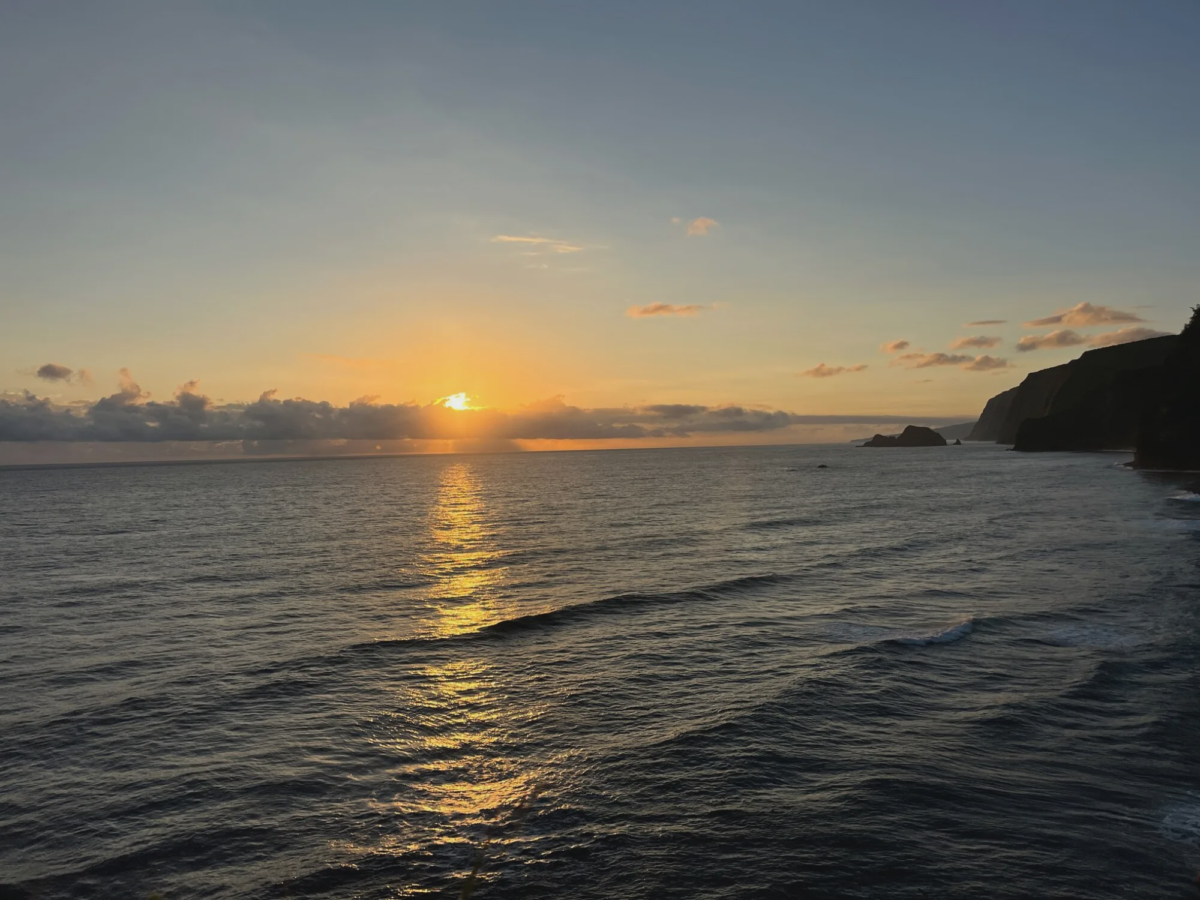 Océano de Hawaiʻi al atardecer